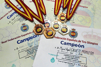 Diplomas_y_medallas_miguel_aclarada.jpg